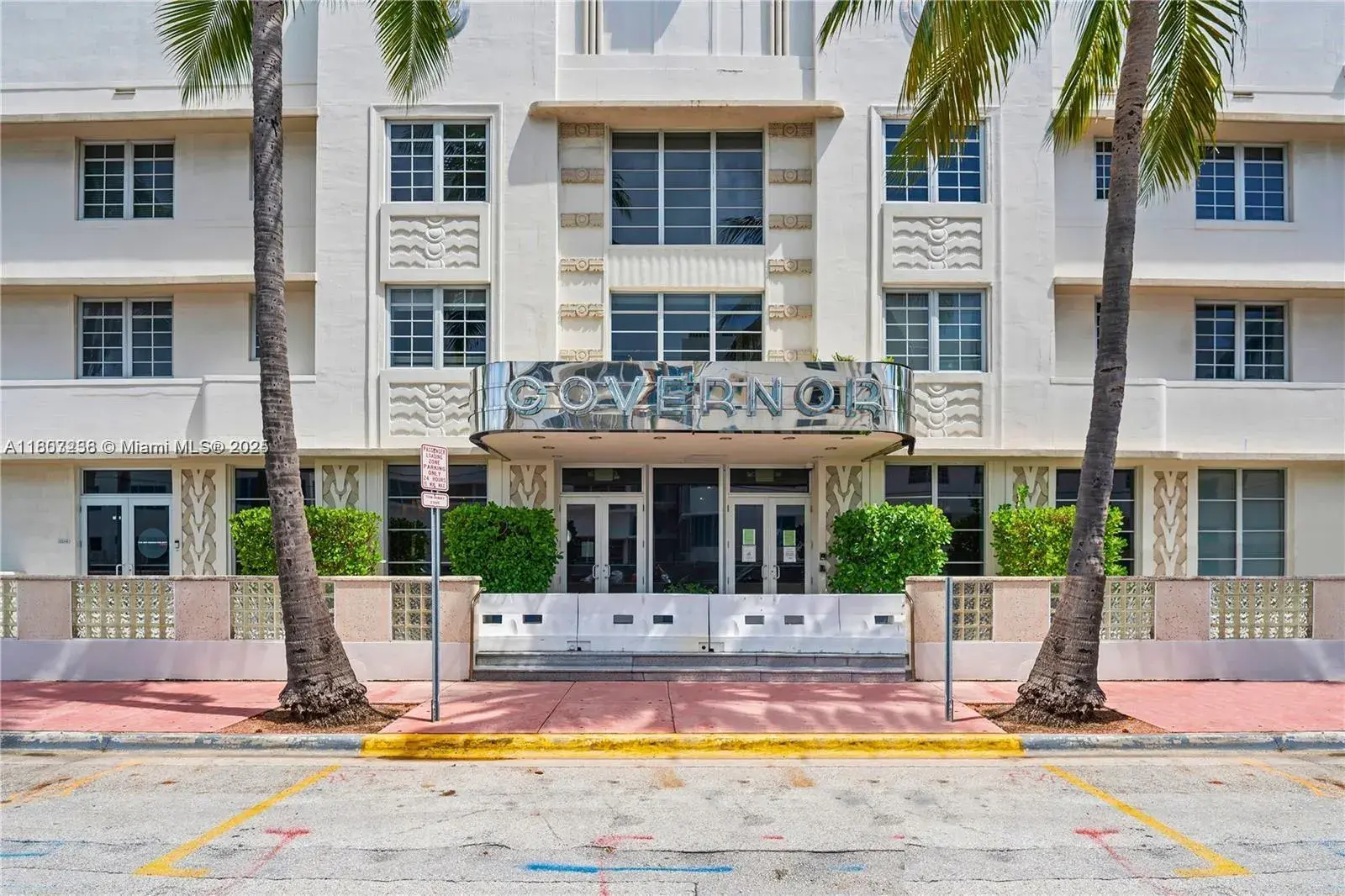 1 bedroom 1 bath Residential for sale at 435 21st St # 315, Miami Beach FL 33139