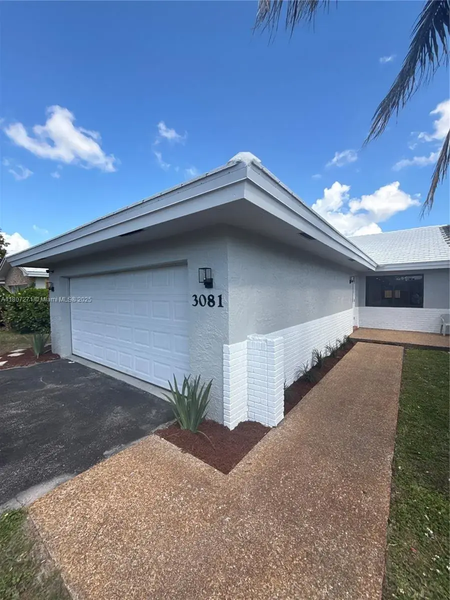 3081 NW 103rd Ln, Coral Springs FL 33065
