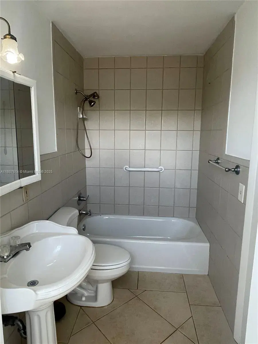 2385 SW 27th St # 4, Miami FL 33133
