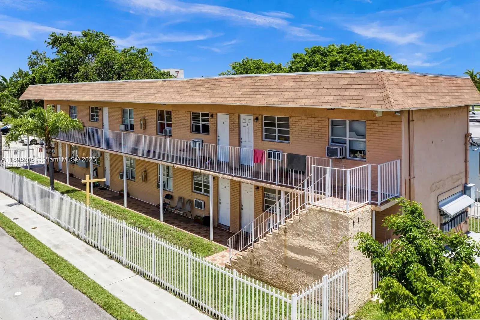 2 bedroom 1 bath Residential Lease for rent at 401 N DIXIE HWY # 6, Hallandale Beach FL 33009