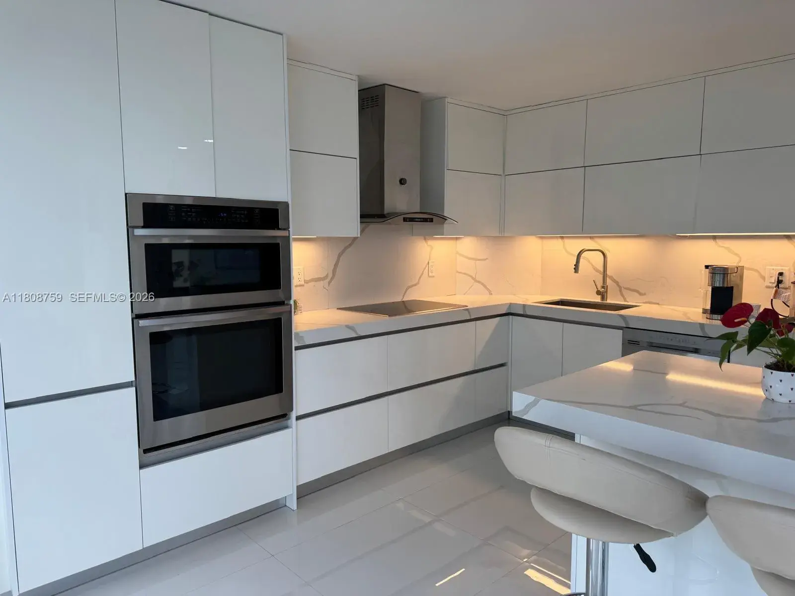 1 bedroom 2 bath Residential for sale at 6423 Collins Ave # 1001, Miami Beach FL 33141