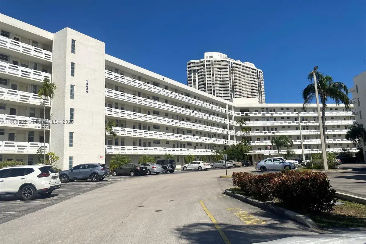 3030 Marcos Dr # T504, Aventura FL 33160