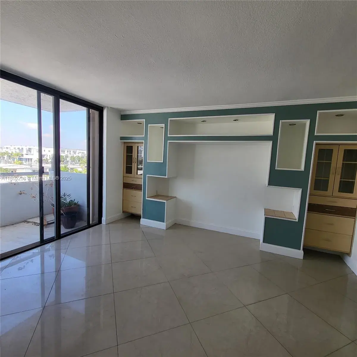 7300 Wayne Ave # 416, Miami Beach FL 33141