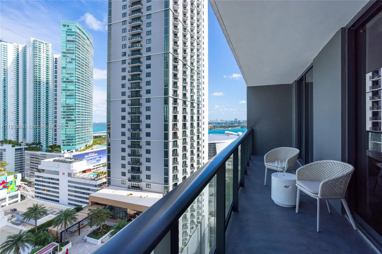 1 bedroom 1 bath Residential Lease for rent at 601 NE 1st Ave # 2002, Miami FL 33132