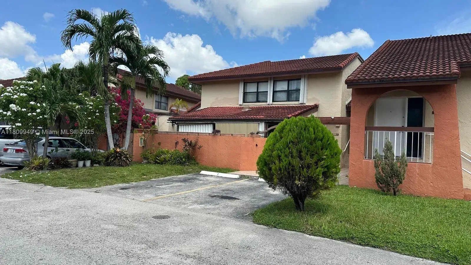 3 bedroom 2 bath Residential for sale at 9999 NW 9th St Cir # 11, Miami FL 33172