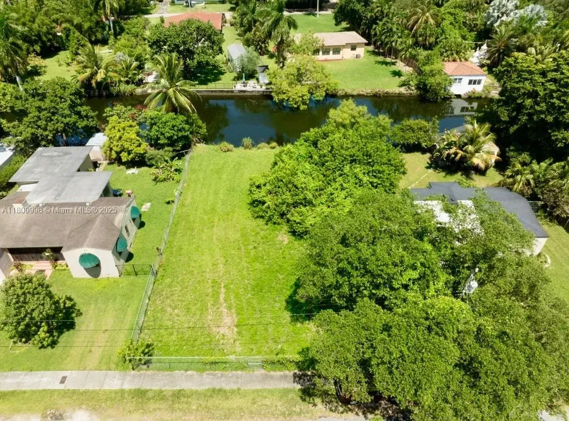 75 NW 85th St, Miami FL 33150