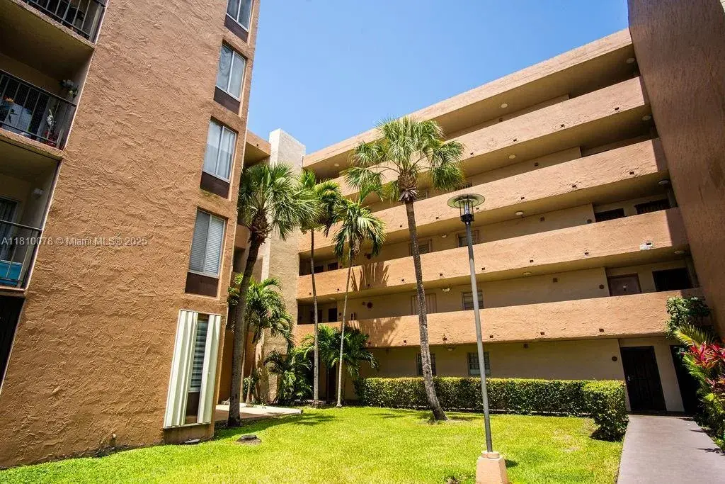 3 bedroom 2 bath Residential for sale at 9110 Fontainebleau Blvd # 502, Miami FL 33172