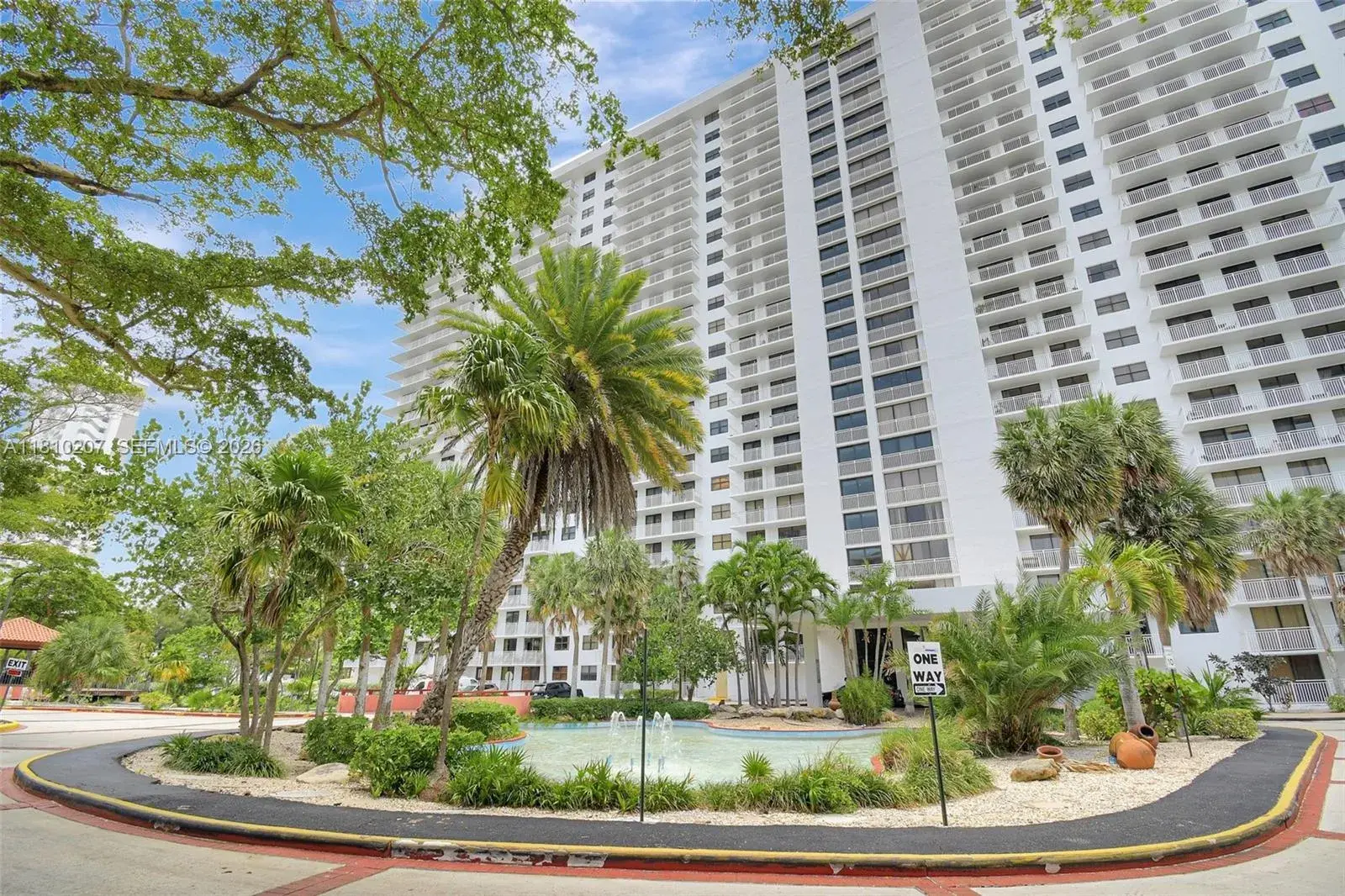 2 bedroom 2 bath for sale at 210 174th St # 2212, Sunny Isles Beach FL 33160