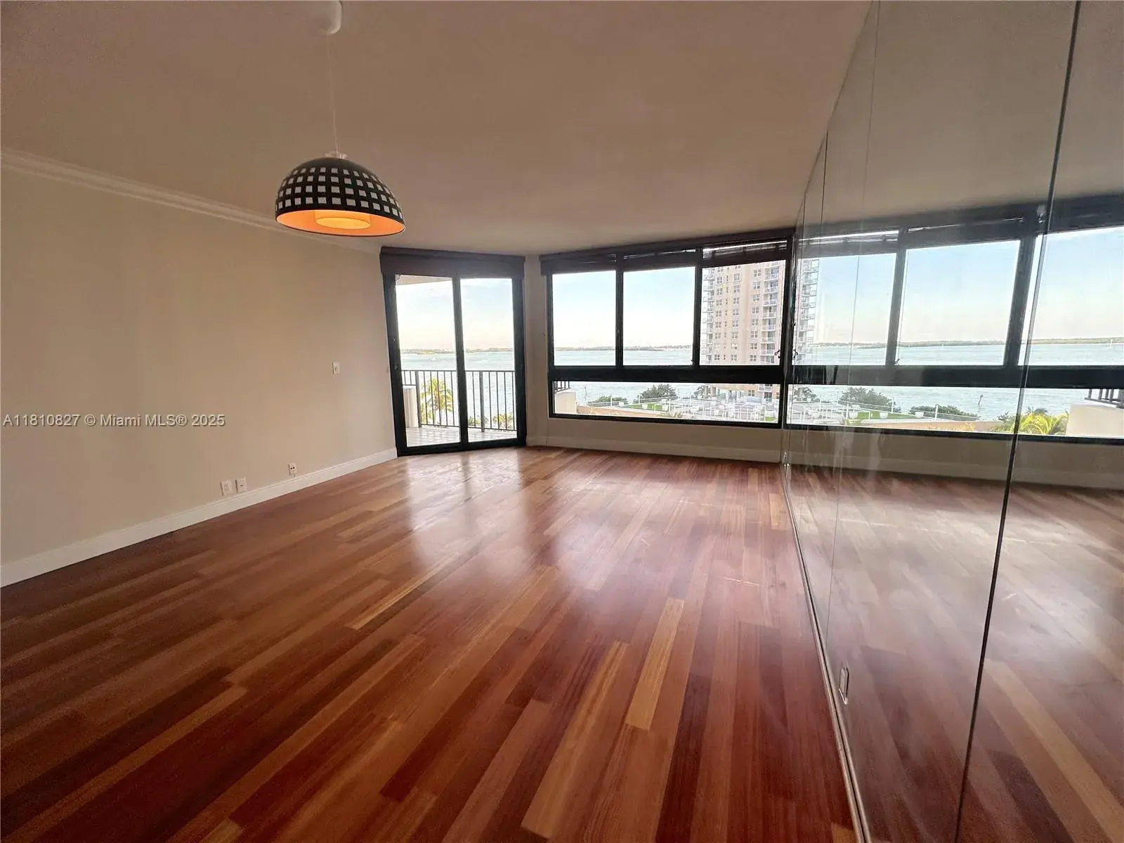 1 bedroom 1 bath Residential for sale at 520 Brickell Key Dr # A811, Miami FL 33131