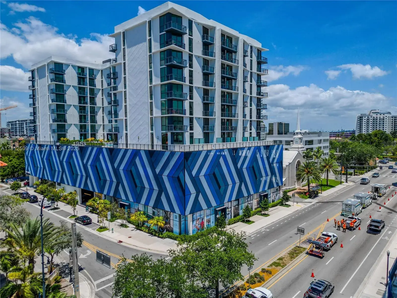 Commercial Sale for sale at 320 S Federal Hwy, Hollywood FL 33020