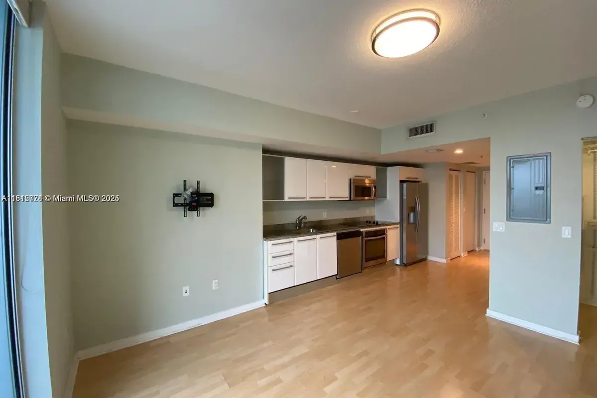 185 SW 7th St # 3306, Miami FL 33130