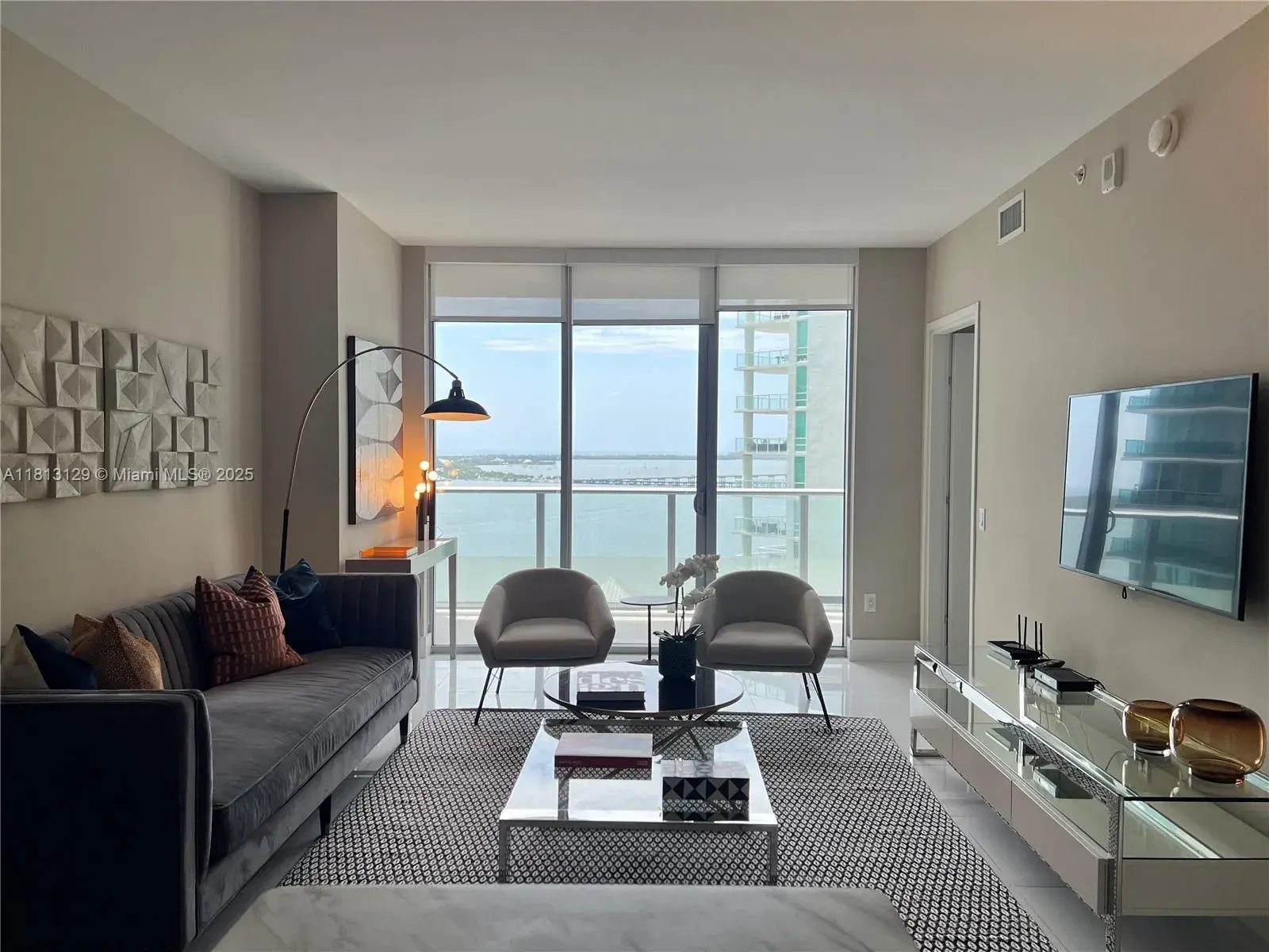 1 bedroom 1 bath Residential Lease for rent at 1300 Brickell Bay Dr # 2307, Miami FL 33131