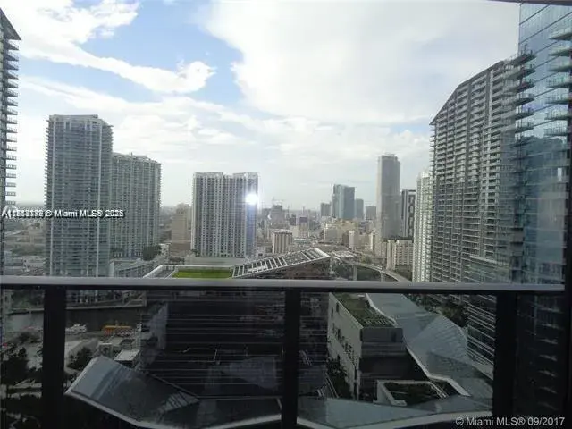 1 bedroom 1 bath Residential for sale at 45 SW 9th St # 2709, Miami FL 33130
