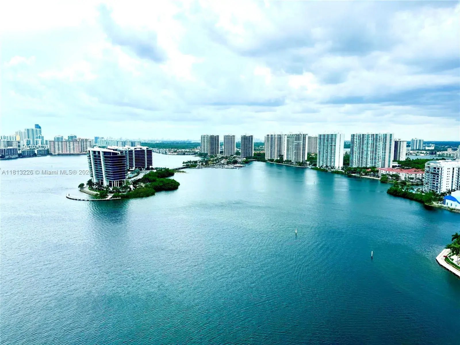 3 bedroom 3 bath Residential for sale at 3530 Mystic Pointe Dr # 3001, Aventura FL 33180