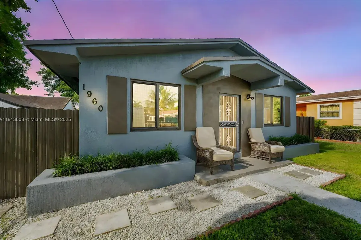 1960 NW 50th St, Miami FL 33142