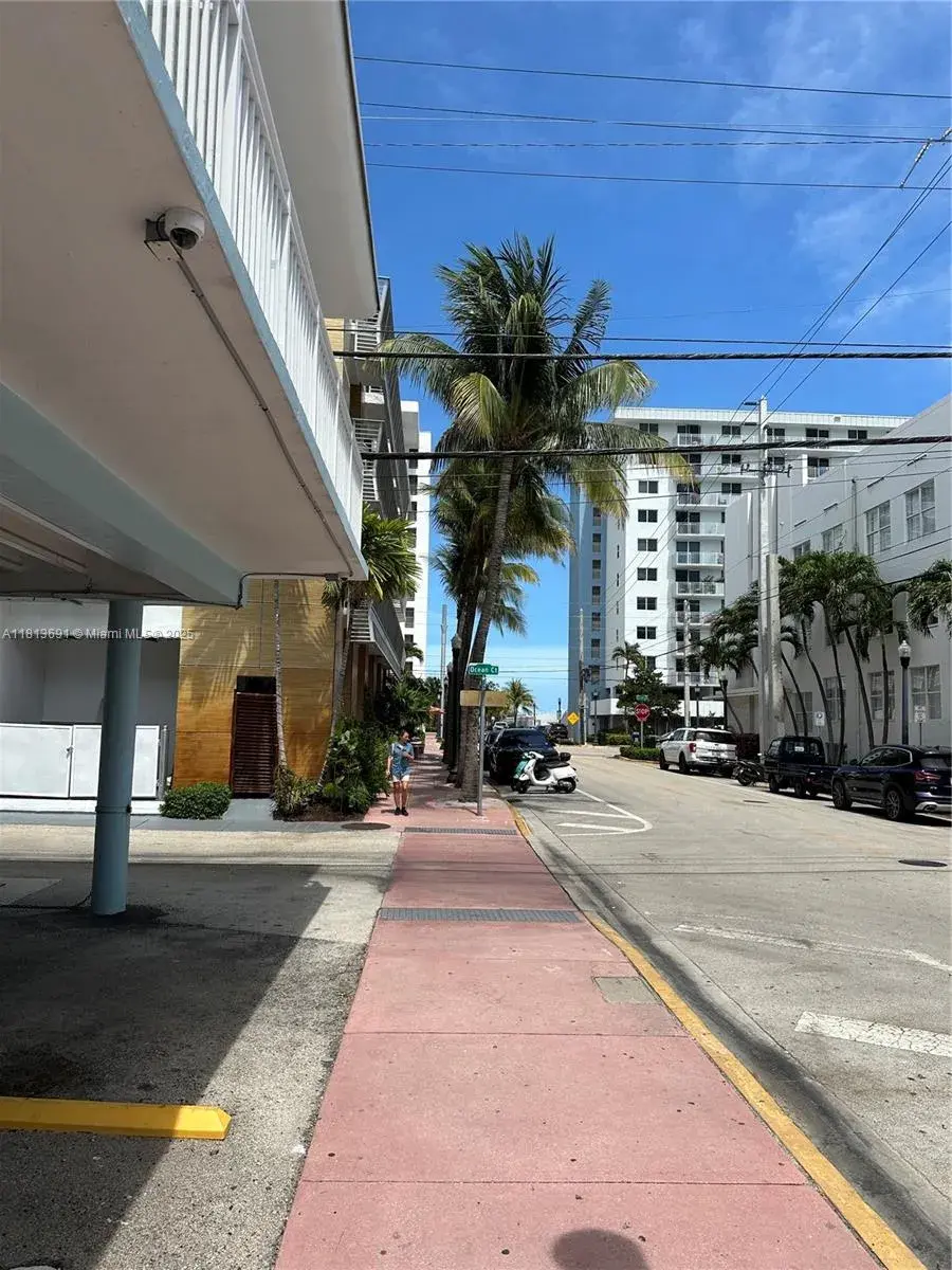 1 bath for rent at 401 Collins Ave # 11, Miami Beach FL 33139