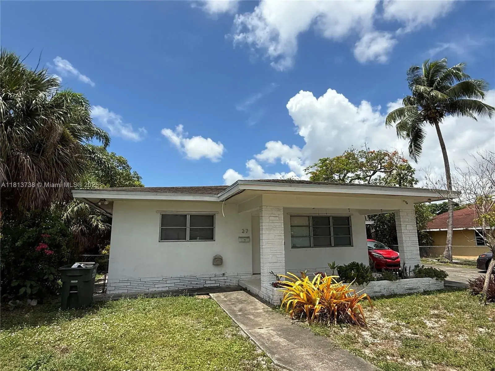 27 SW 5th St, Hallandale Beach FL 33009