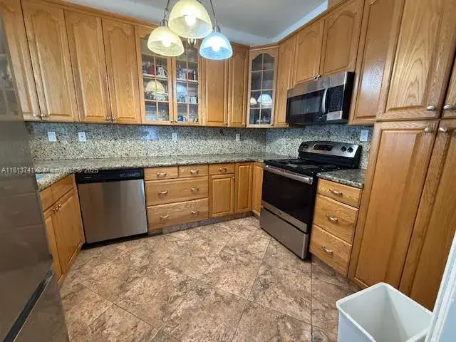 1525 SW 18th St, Miami FL 33145