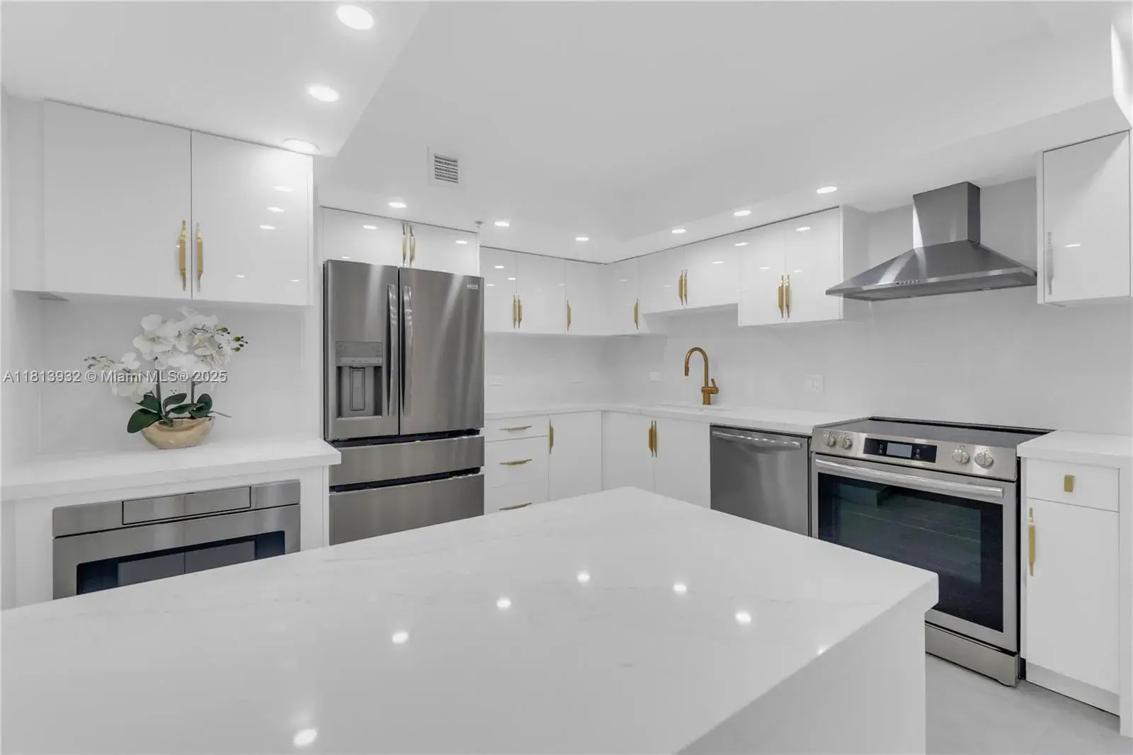 2 bedroom 2 bath Residential for sale at 1201 S Ocean Dr # 507S, Hollywood FL 33019