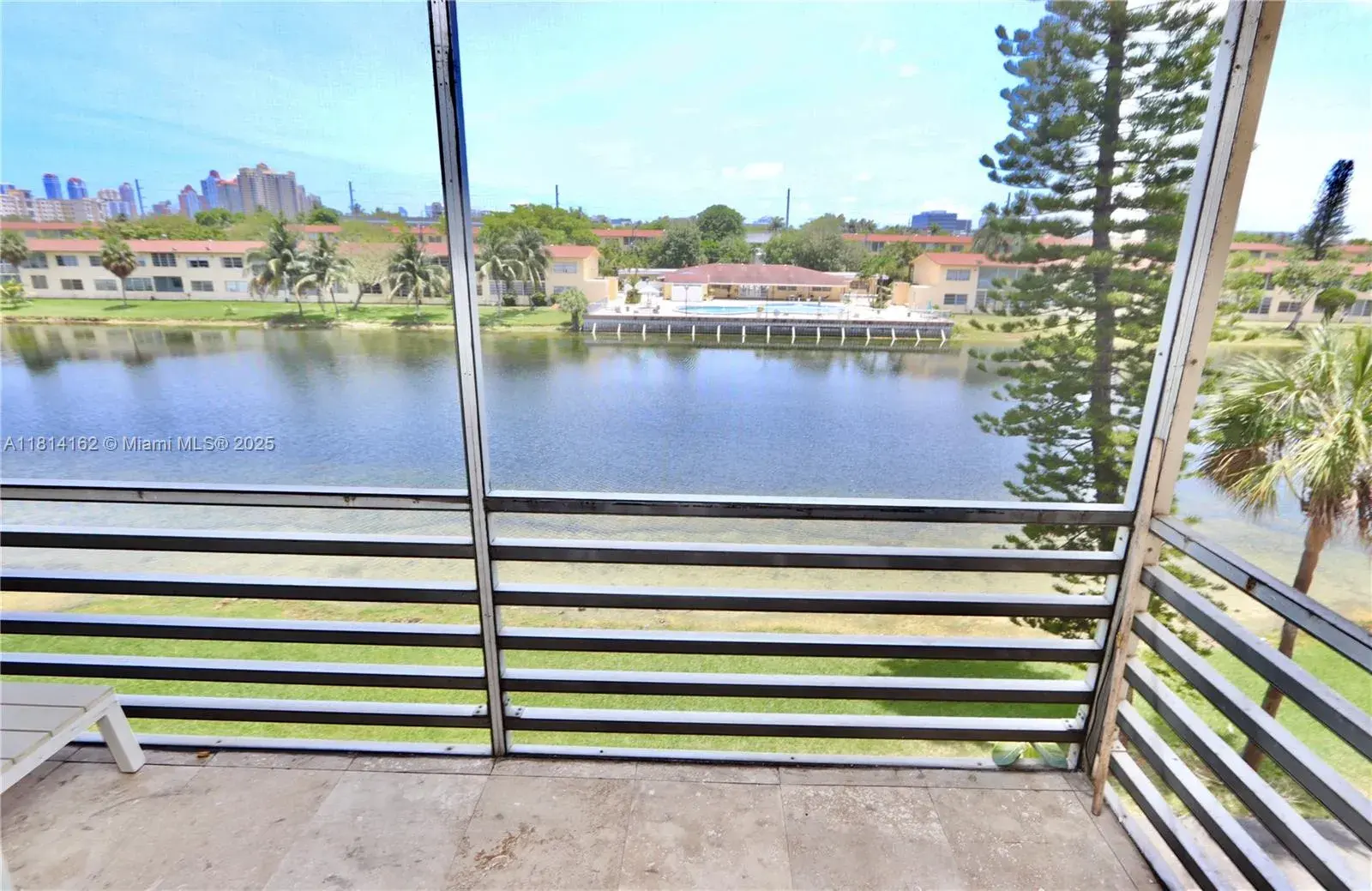 2880 NE 203rd St # 31, Aventura FL 33180