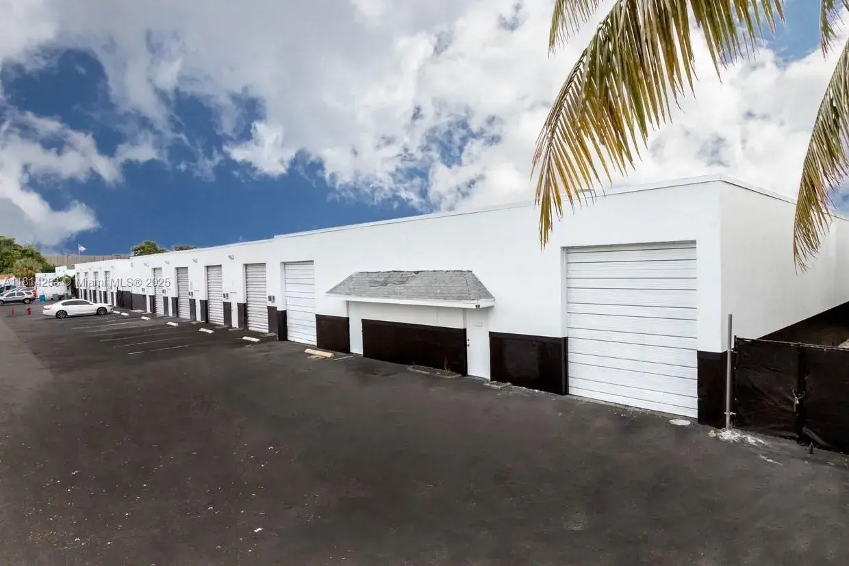 Commercial Sale for sale at 820 NW 10th Ter # 3, Fort Lauderdale FL 33311