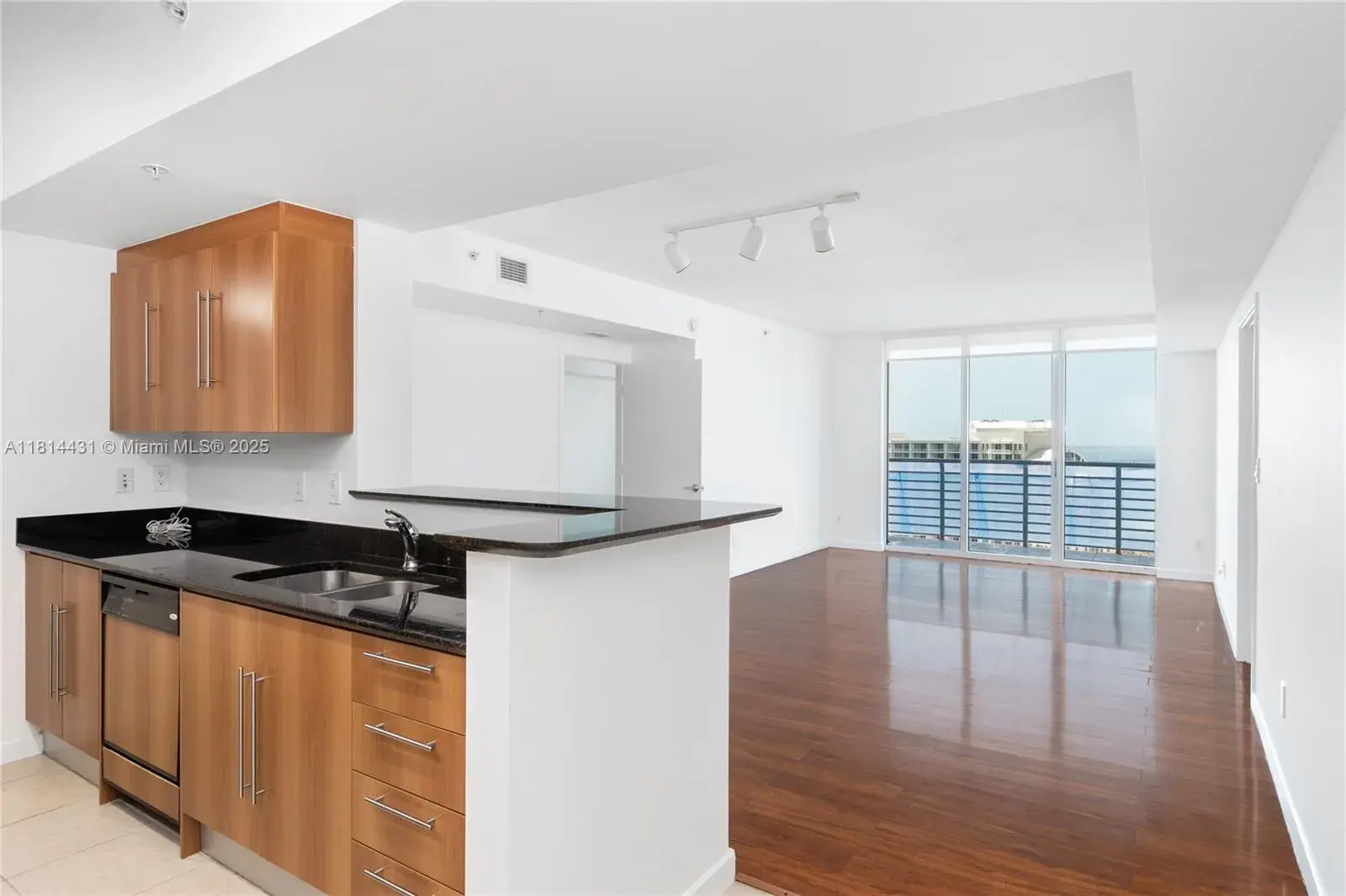 2 bedroom 2 bath Residential for sale at 335 S Biscayne Blvd # 3207, Miami FL 33131