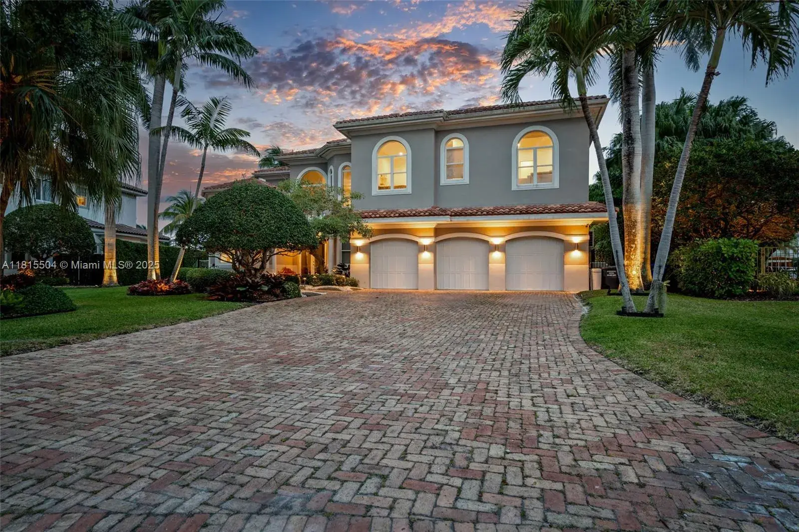 1260 Harbor Ct, Hollywood FL 33019