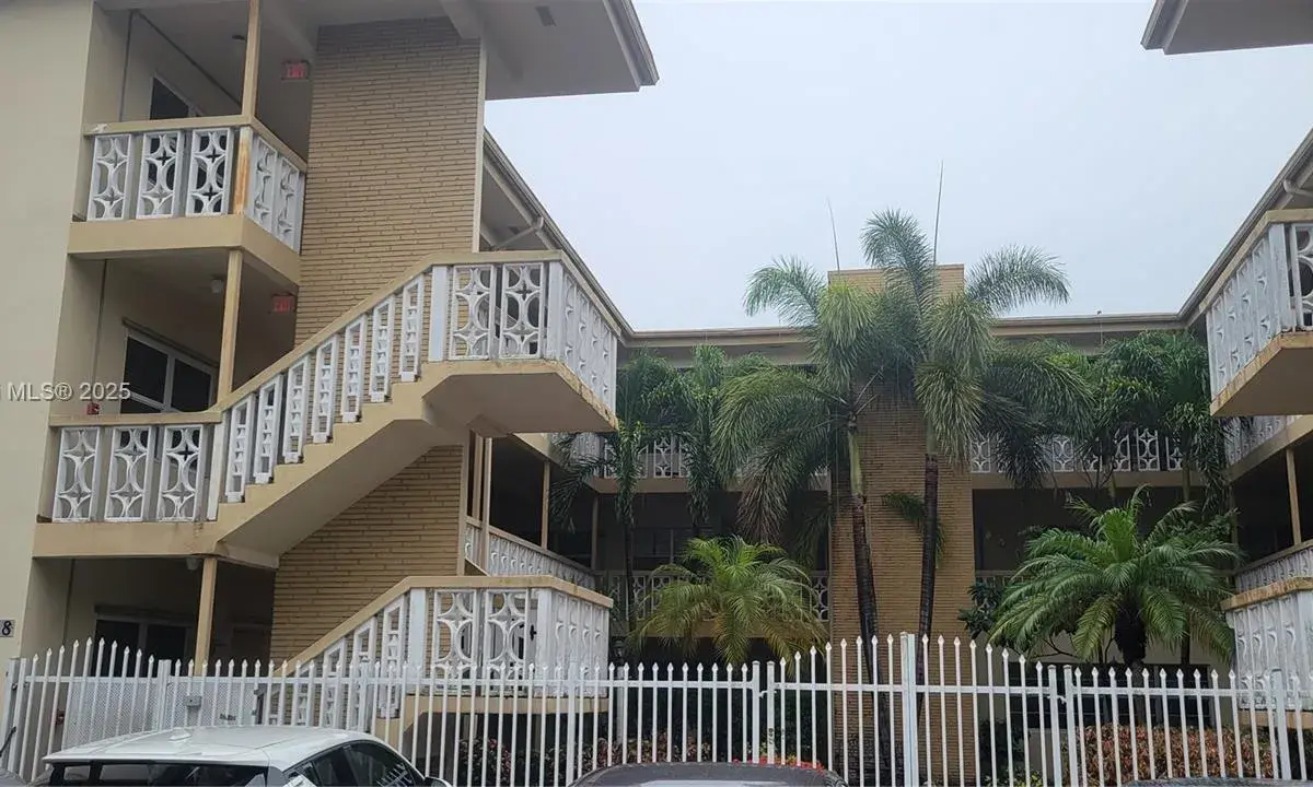 1958 Monroe St # 107, Hollywood FL 33020