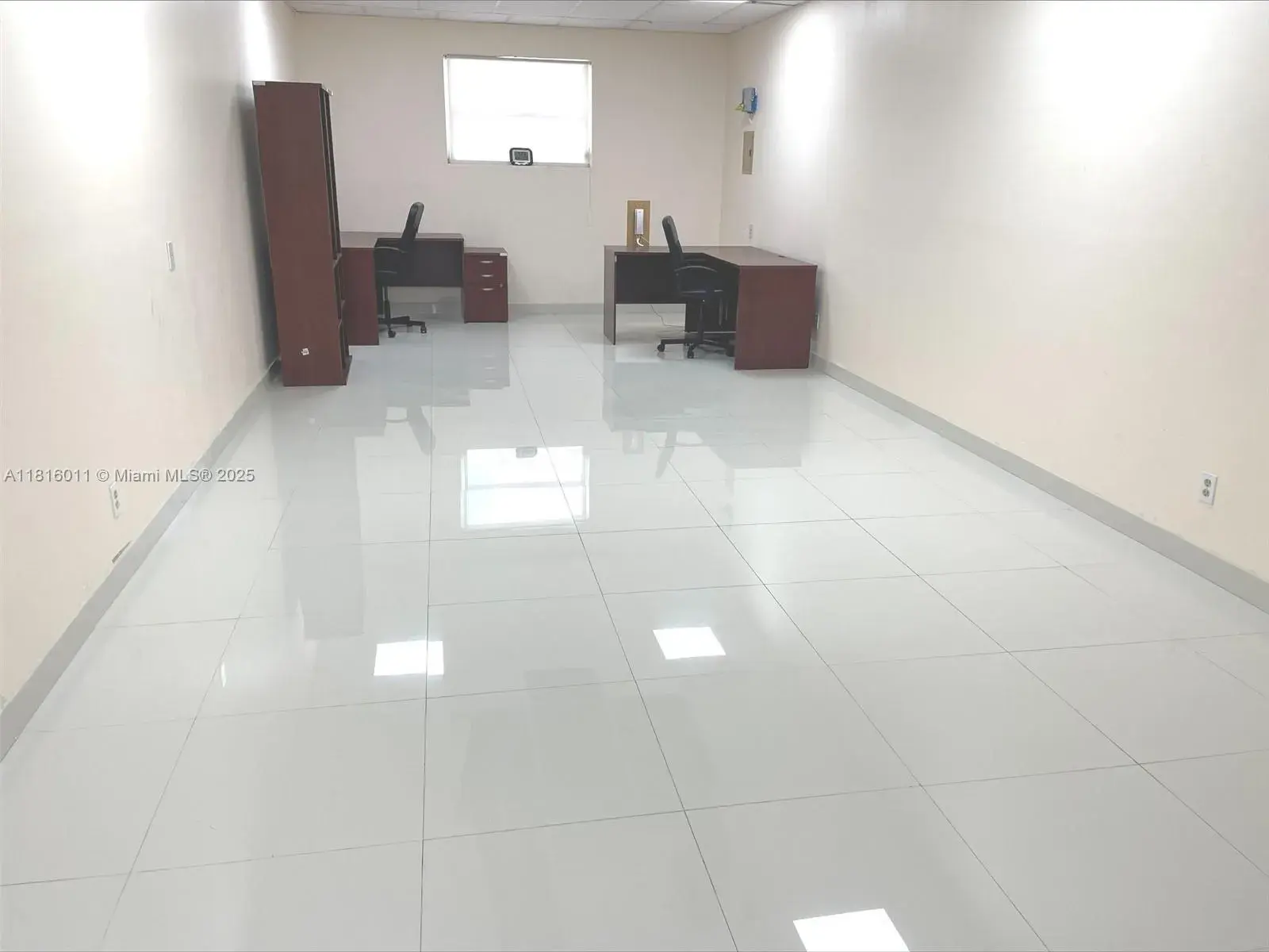 436 SW 8th St # 208, Miami FL 33130
