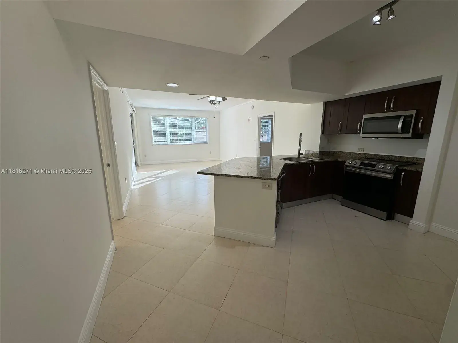 2 bedroom 2 bath Residential for sale at 19900 E Country Club Dr # 209, Aventura FL 33180