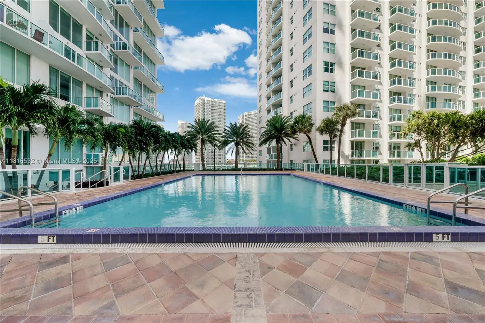 2 bedroom 2 bath Residential Lease for rent at 41 SE 5th St # 2107, Miami FL 33131