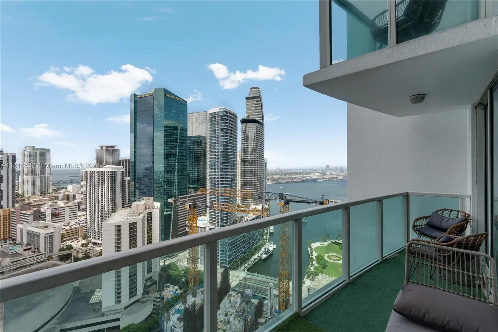 41 SE 5th St # 2107, Miami FL 33131