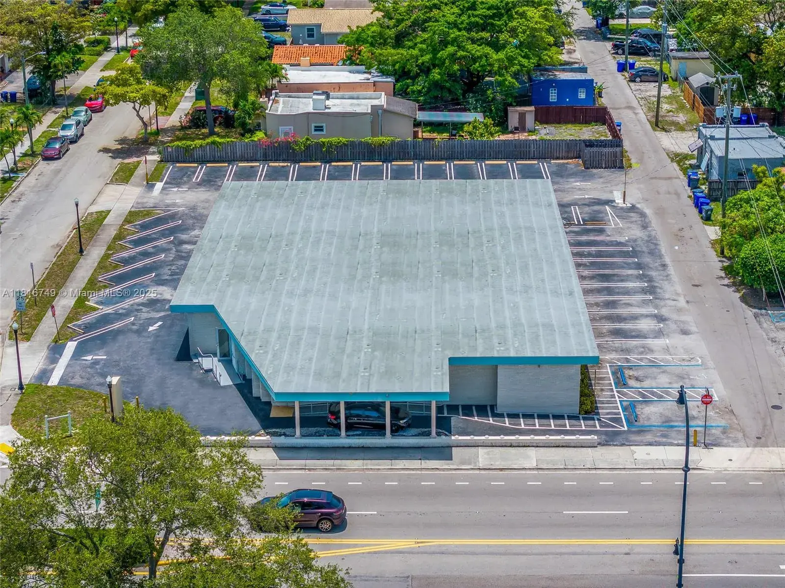 Commercial Sale for sale at 750 S Federal Hwy, Hollywood FL 33020