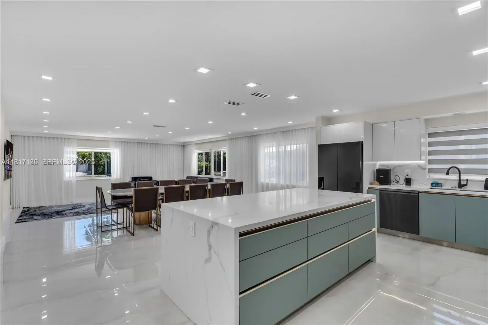 1045 Hollywood Blvd, Hollywood FL 33019