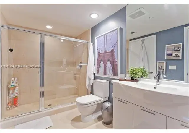 2 bedroom 2 bath Residential for sale at 495 Brickell Ave # 5104, Miami FL 33131