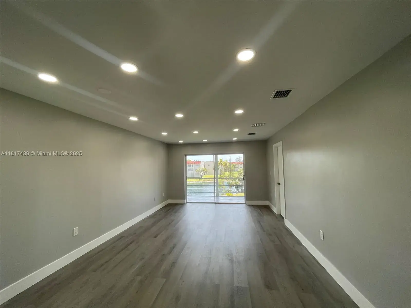 7960 N Sunrise Lakes Dr # 304, Sunrise FL 33322