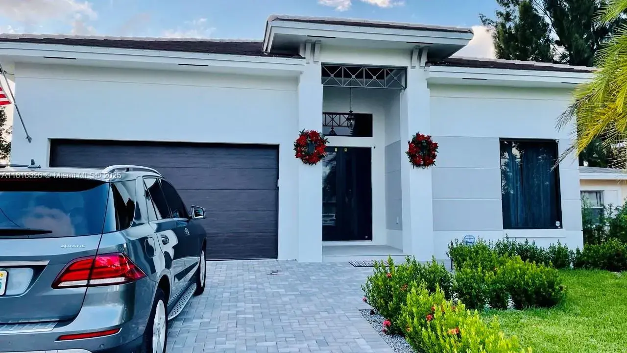 4 bedroom 3 bath Residential for sale at 1951 SW 28th Ave, Fort Lauderdale FL 33312