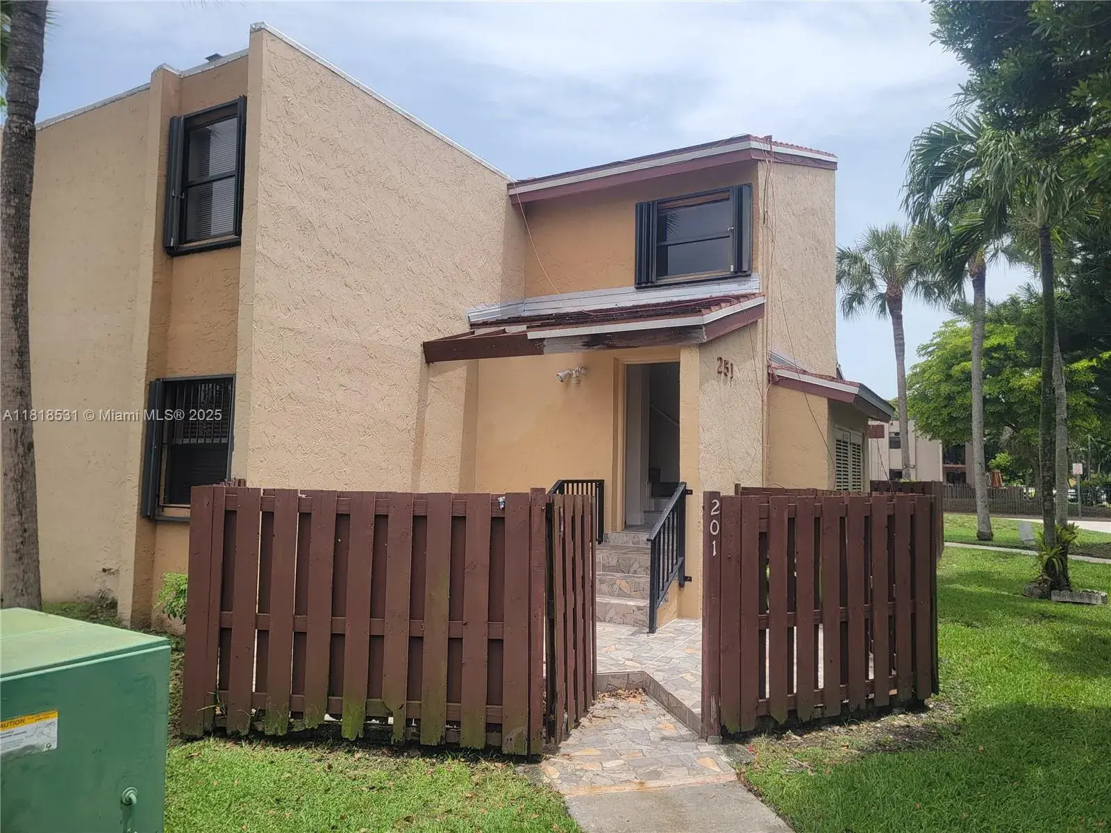3 bedroom 2 bath Residential for sale at 251 W Park Dr # 201, Miami FL 33172