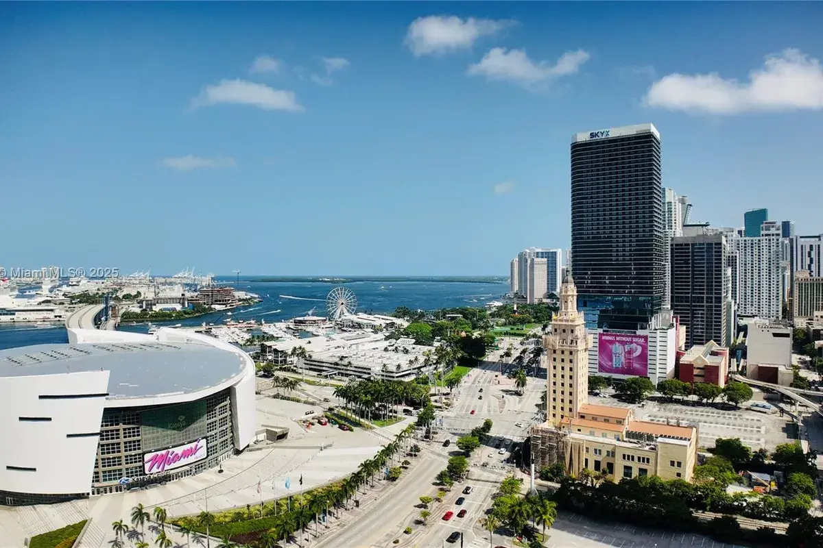 888 Biscayne Blvd # 2501, Miami FL 33132