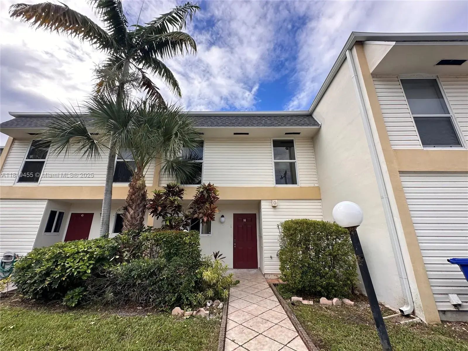 3 bedroom 3 bath Residential for sale at 3321 Raleigh St # 3H, Hollywood FL 33021
