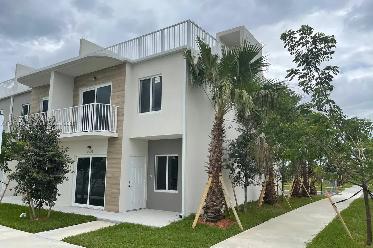 25600 SW 143rd Path, Homestead FL 33032