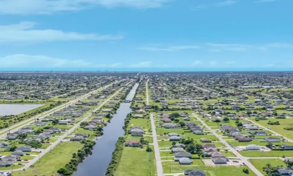 2118 NE 26th St, Cape Coral FL 33909