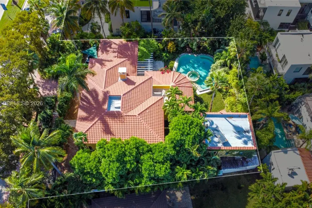 2050 Alton Rd, Miami Beach FL 33140
