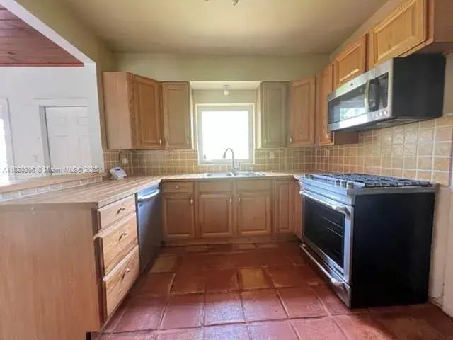 2728 Kirk St, Miami FL 33133
