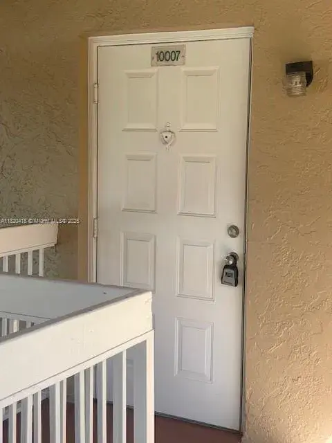 10007 TWIN LAKES # 25, Coral Springs FL 33071