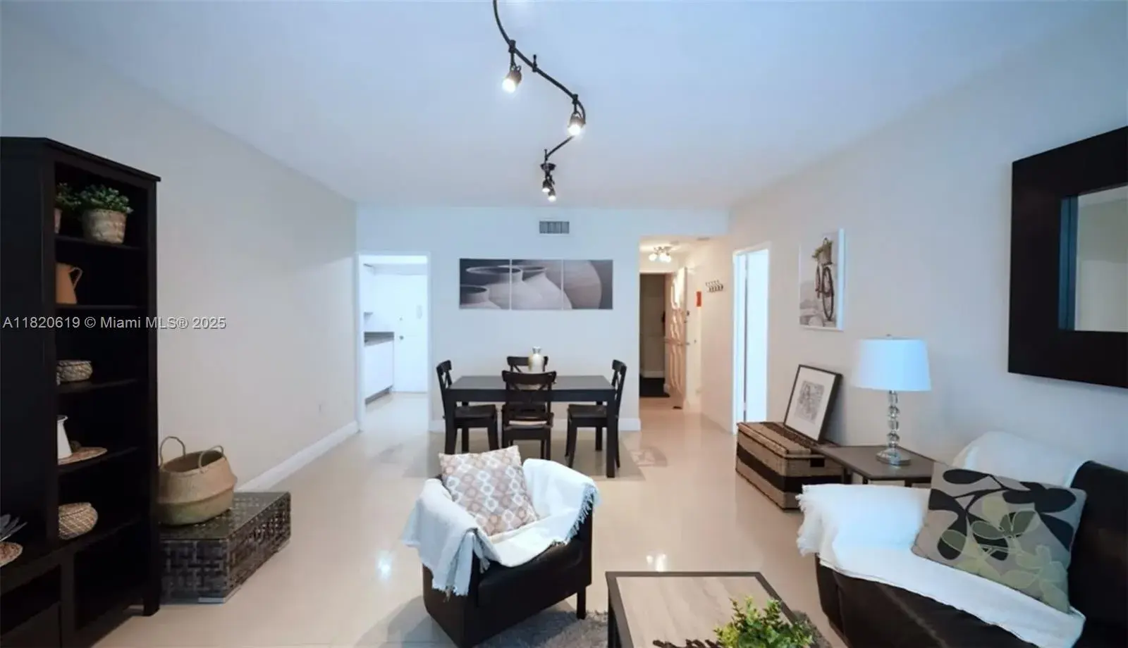 1 bedroom 1 bath Residential for sale at 3505 S Ocean Dr # 411, Hollywood FL 33019
