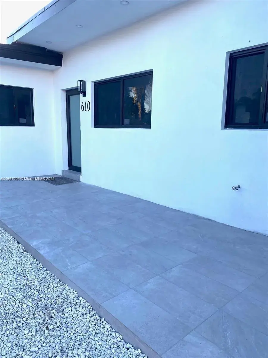 610 NW 111th St, Miami FL 33168