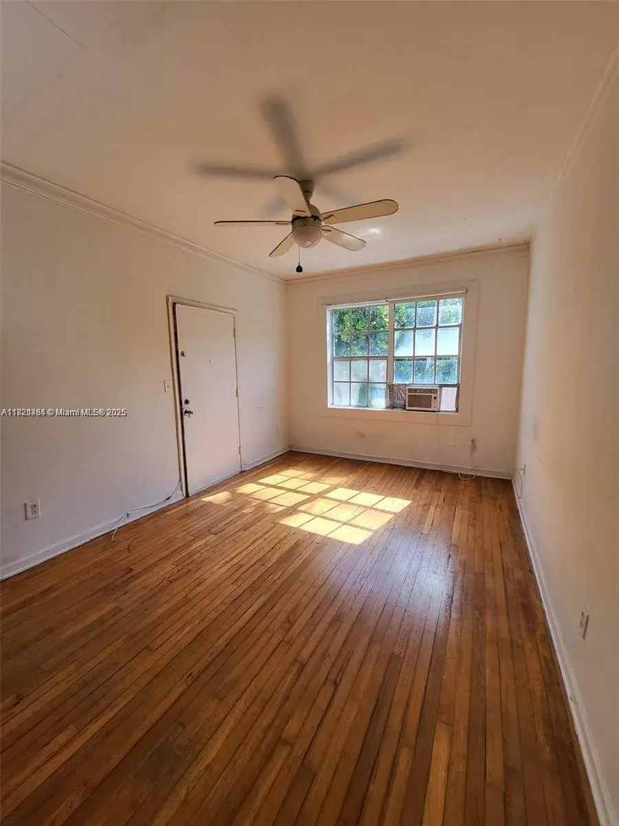 1 bedroom 1 bath Residential Lease for rent at 842 Meridian Ave # 3A, Miami Beach FL 33139
