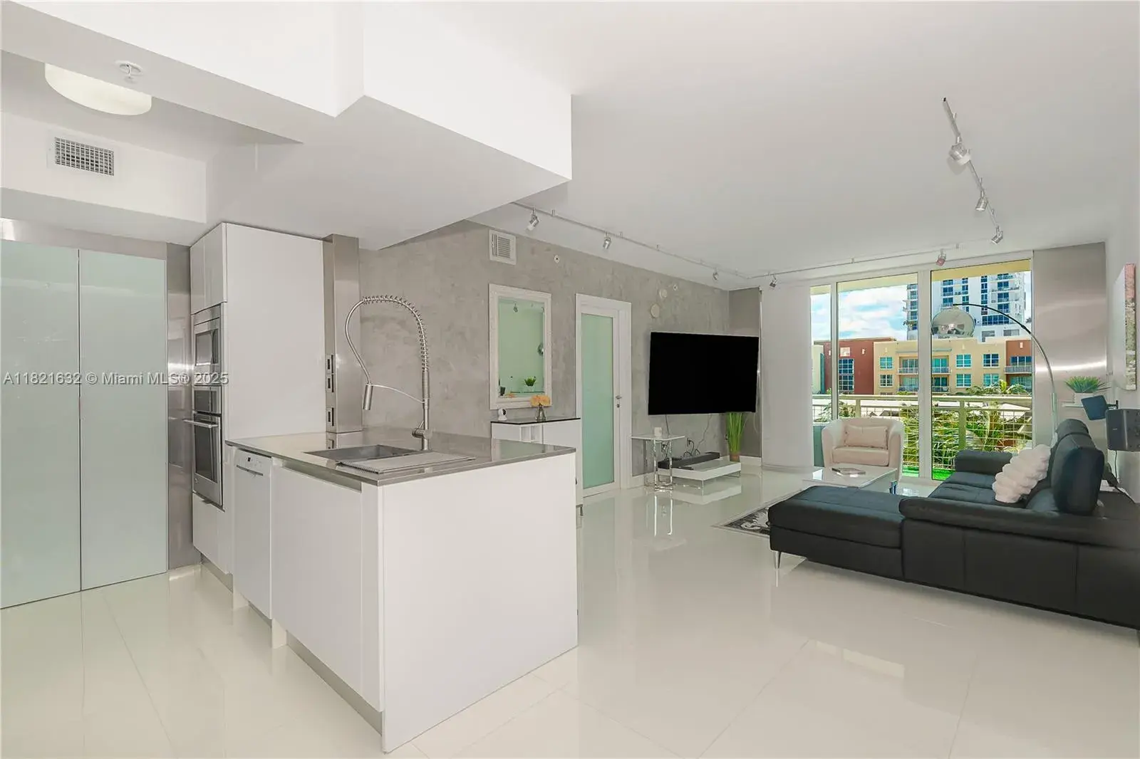 2 bedroom 2 bath Residential for sale at 2000 N Bayshore Dr # 617, Miami FL 33137