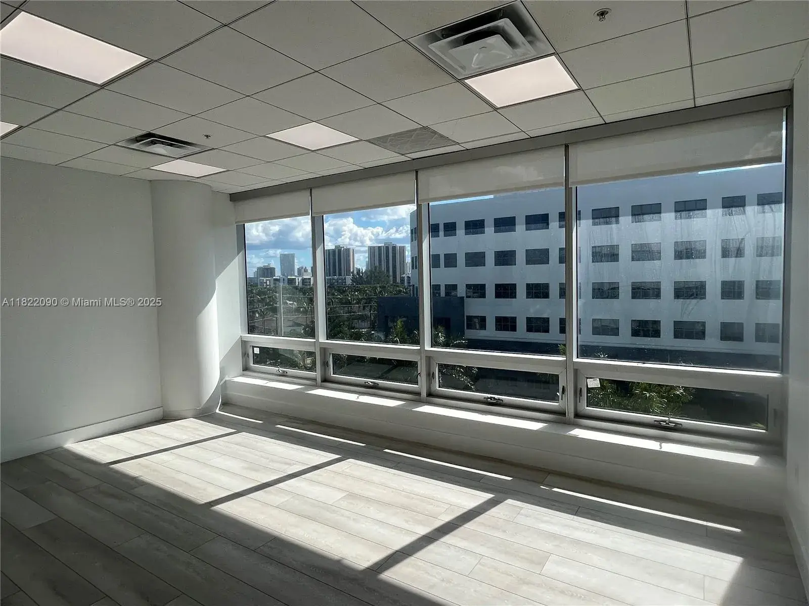 Commercial Sale for sale at 20900 NE 30th Ave # 412, Aventura FL 33180